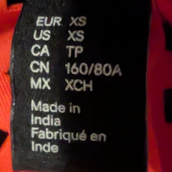 Flattering Coral Dress - Picture 5 of 7